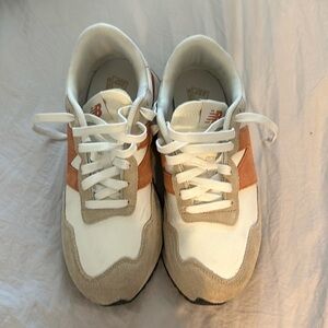 🍂Tan New Balance 237 Sneakers
